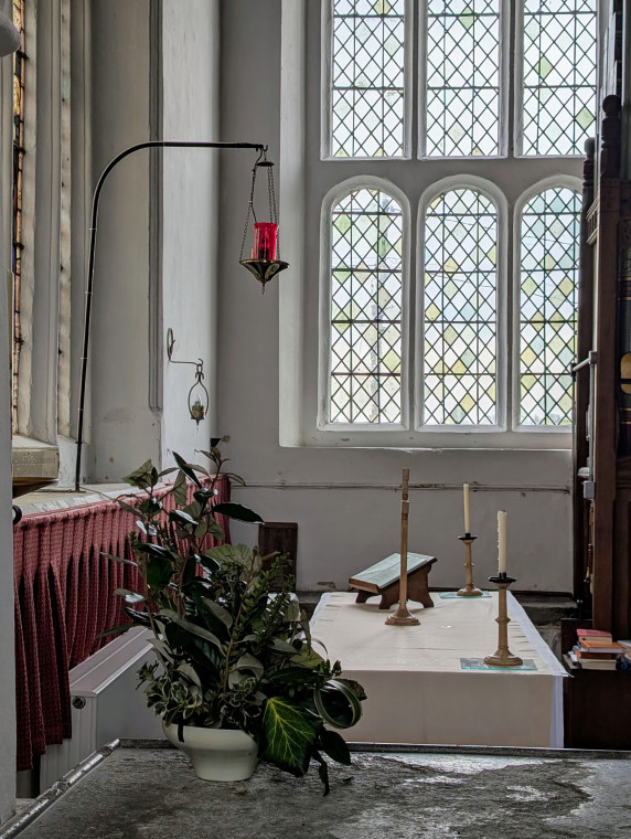 Gosfield Church Chancel and Lamp 21 March 2025 Copyright: William George