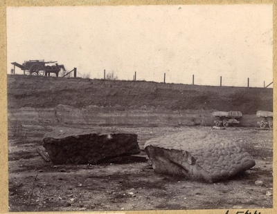 Sarsen stones around the rim of Grays Chalk Pit in 1910 Copyright: Geologists Association