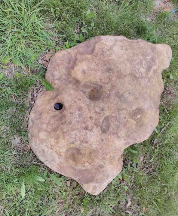 Hazel End Sarsen stone (smaller) with root hole Copyright: Mike Howgate