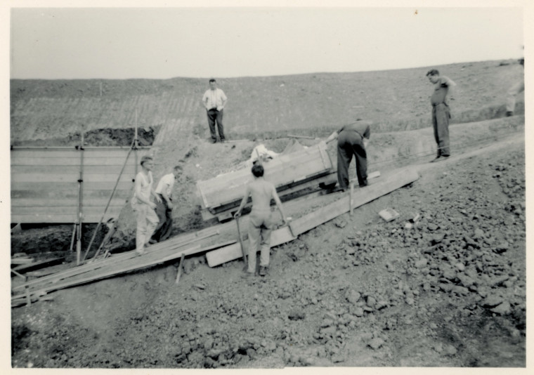 Aveley Mammoth Excavation 1964 5 Copyright: Graham R Ward Archive 