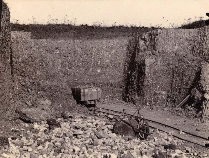 Shire Hill boulder clay pit in 1911 showing numerous erratics Copyright: Geologists Association